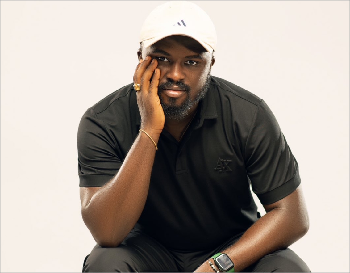 Portrait Full Seated on Stool